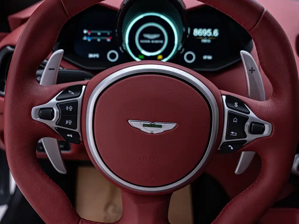 Aston Martin V8 Vantage — миниатюра 16