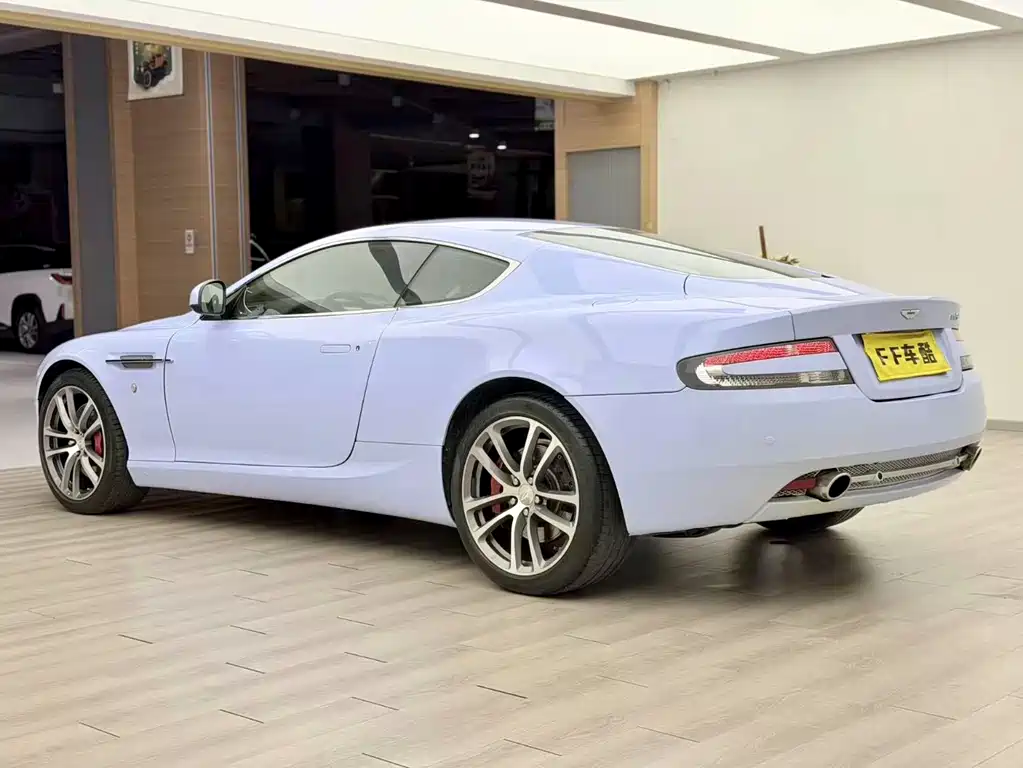 Aston Martin DB9 2011 6.0L Touchtronic Coupe