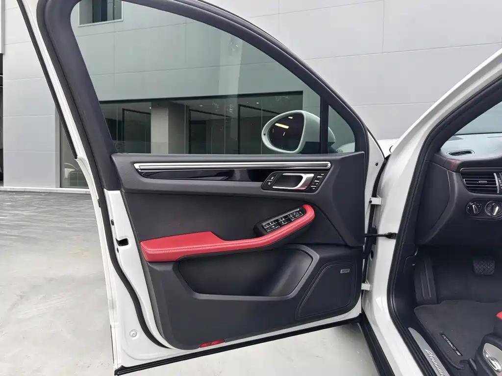 Porsche Macan — миниатюра 18