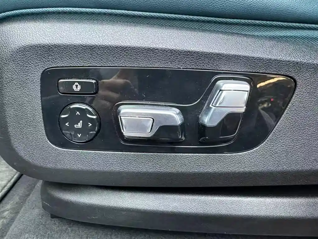 BMW XM — миниатюра 10