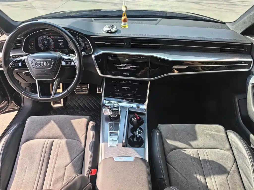 Audi A6L 2023 40 TFSI Luxury