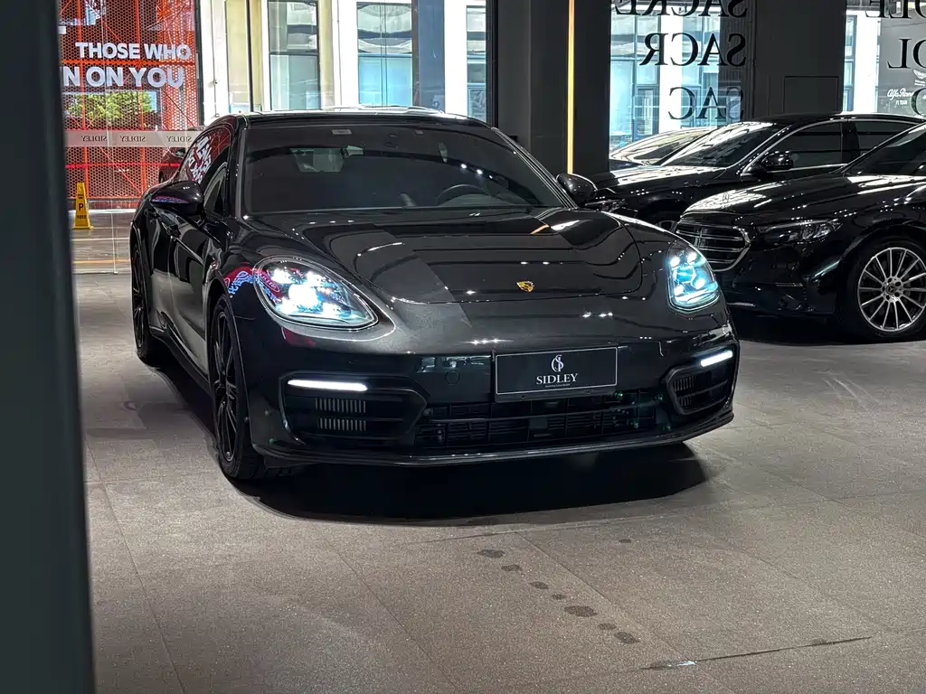 PORSCHE PANAMERA
