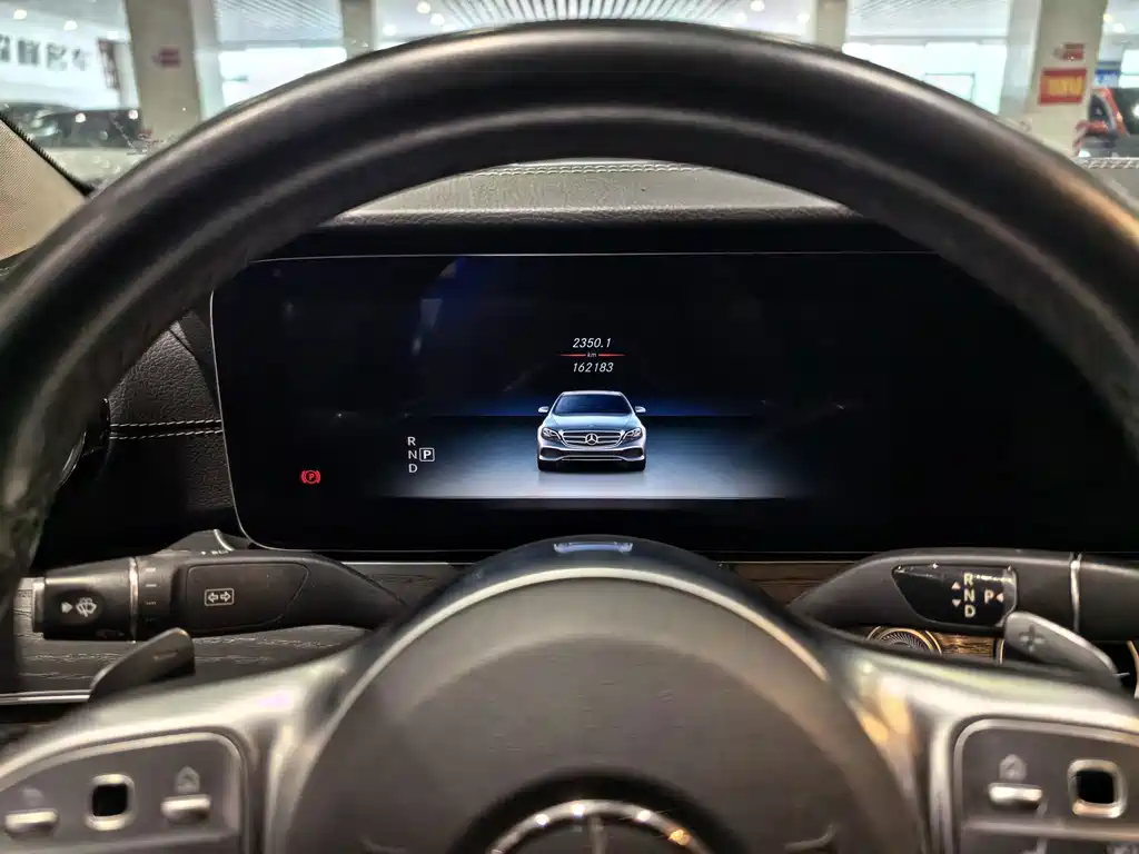 Mercedes-Benz E-Class — миниатюра 9