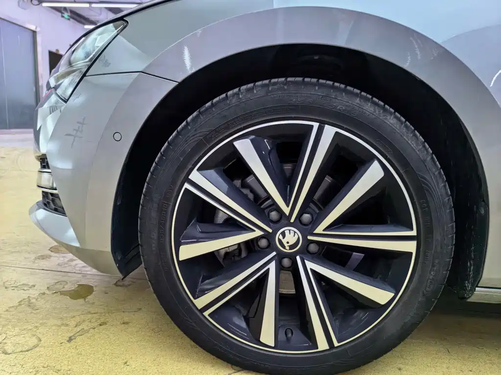 Skoda Superb — миниатюра 7
