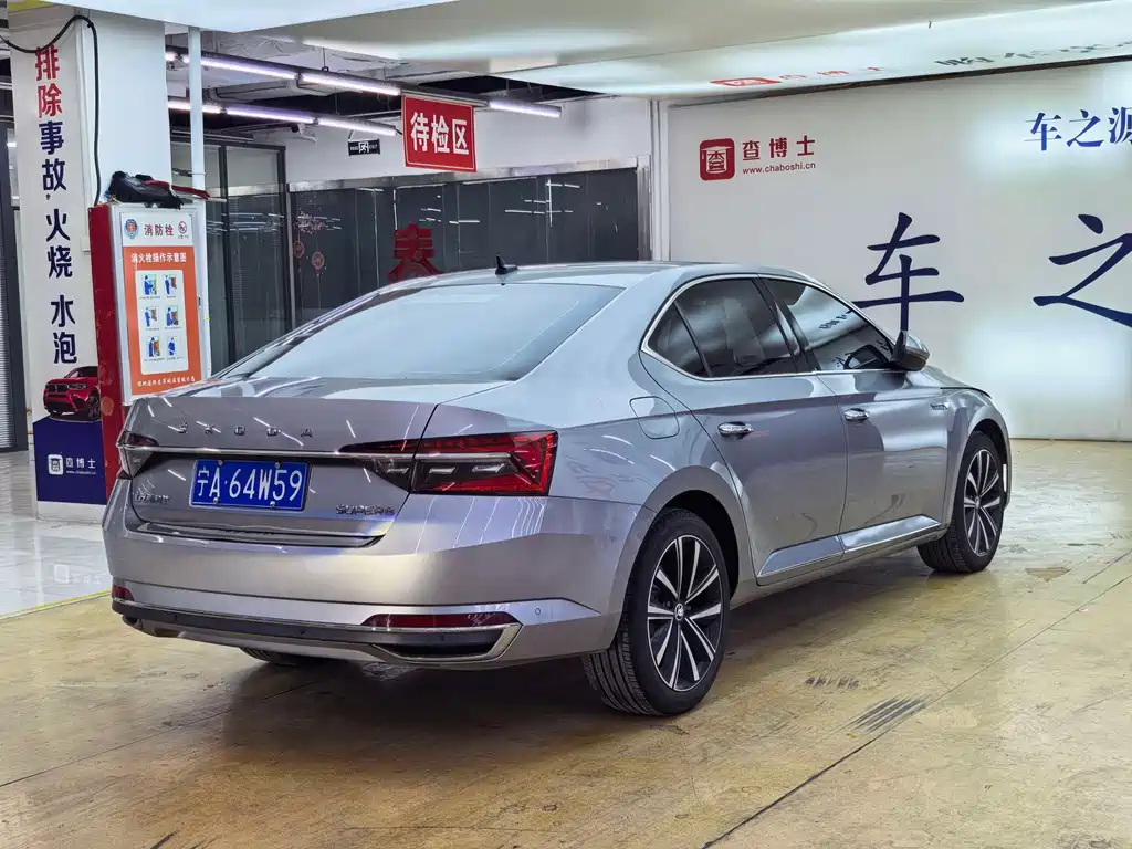 Skoda Superb — миниатюра 5