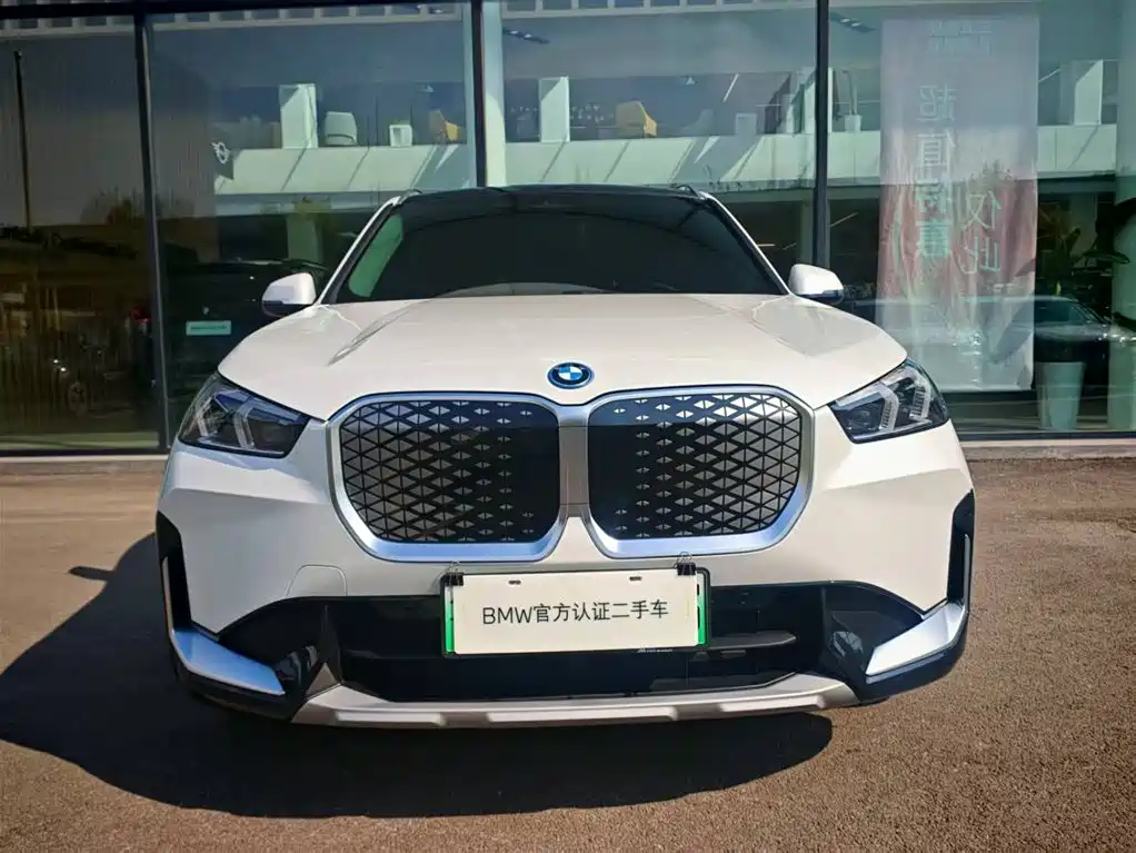 BMW iX1 2025 eDrive25L X