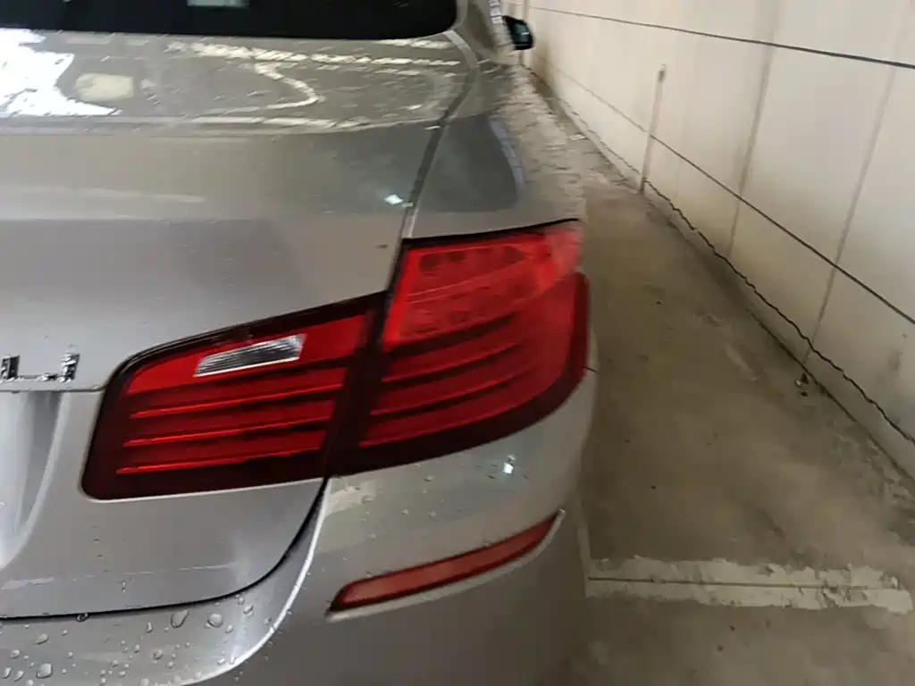BMW 5 Series — миниатюра 8