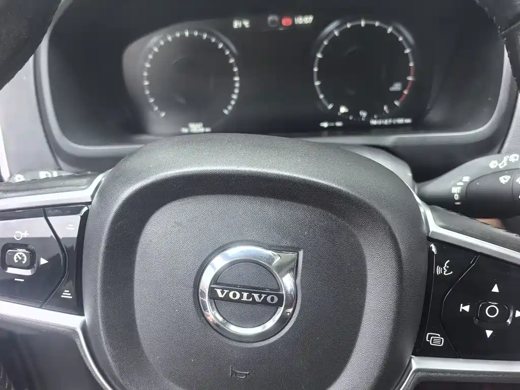 Volvo XC90 — миниатюра 15