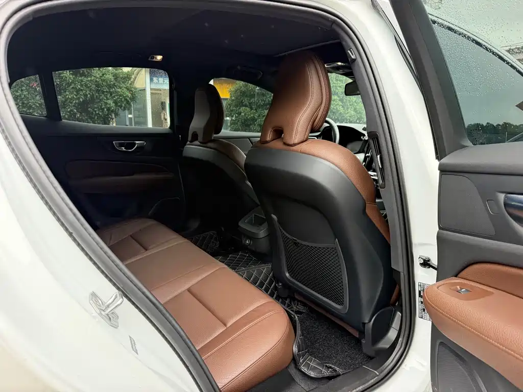Volvo S60 — миниатюра 10