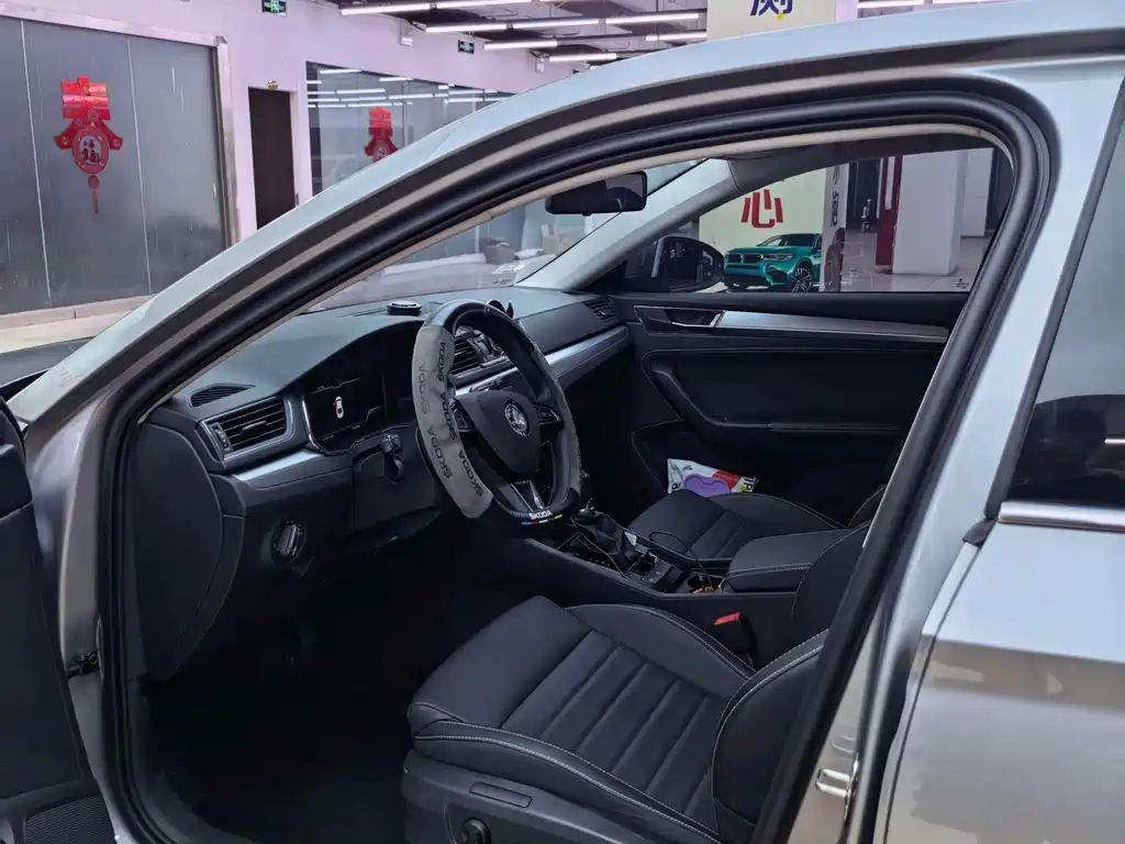 Skoda Superb — миниатюра 8