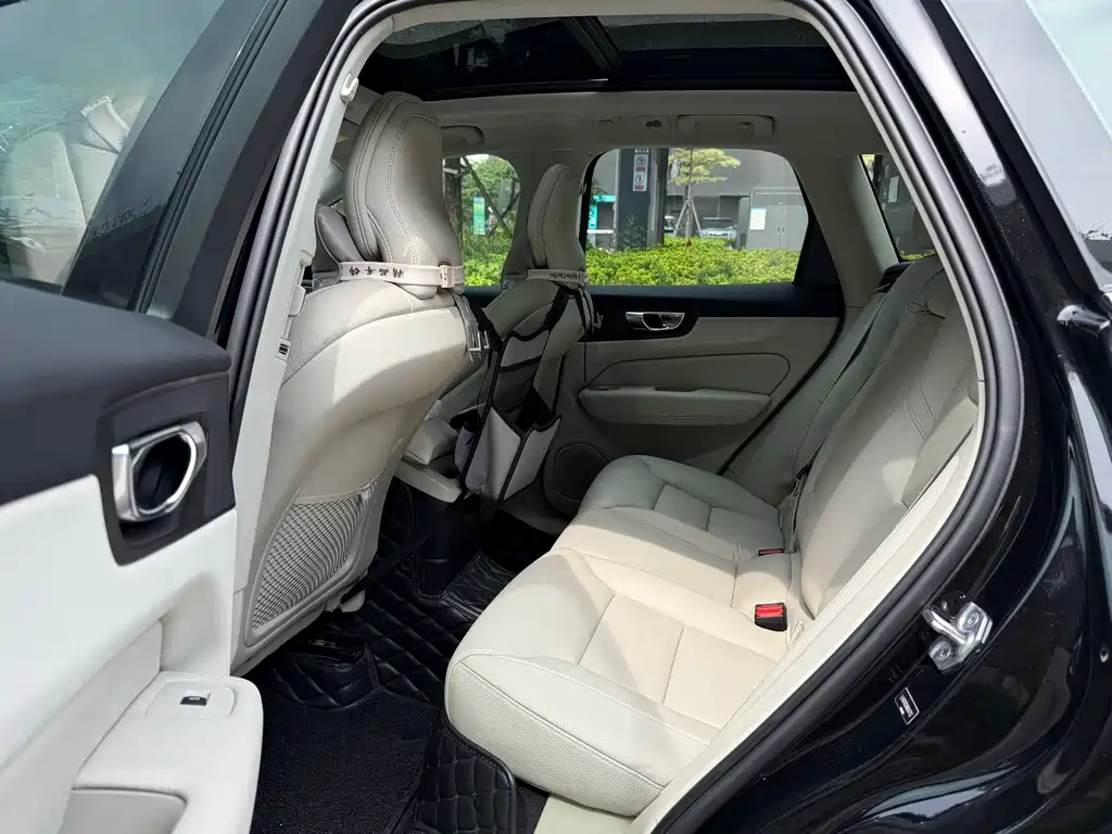 Volvo XC60 2022 T8 Luxury