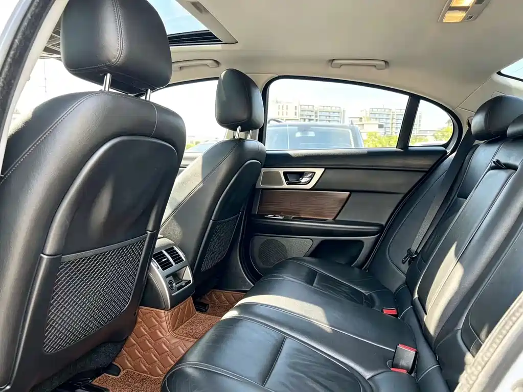 Jaguar XF 2015 XF 2.0T