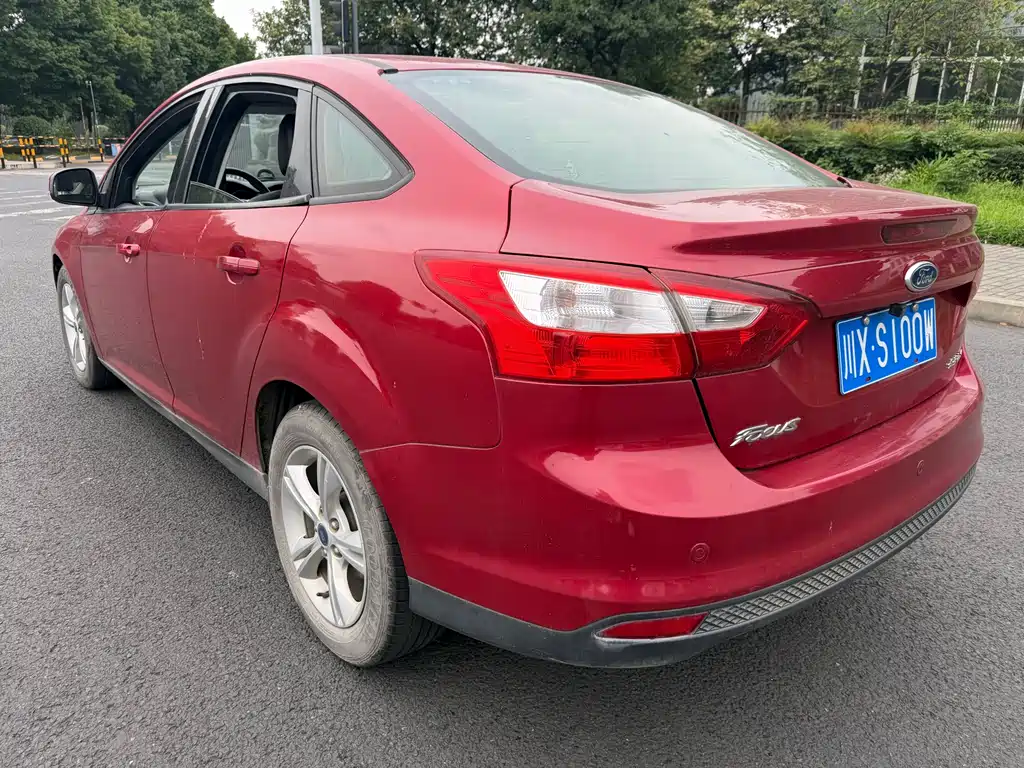 Ford Focus 2012 1.6L AT