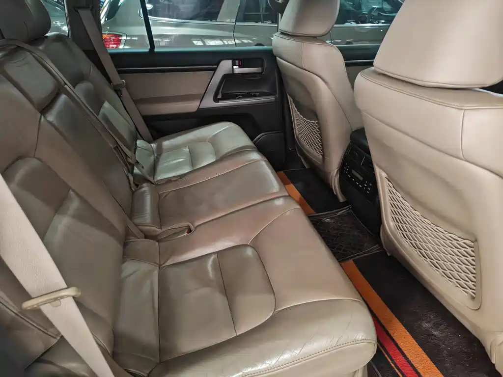Toyota Land Cruiser 2010 4.0L AT VX
