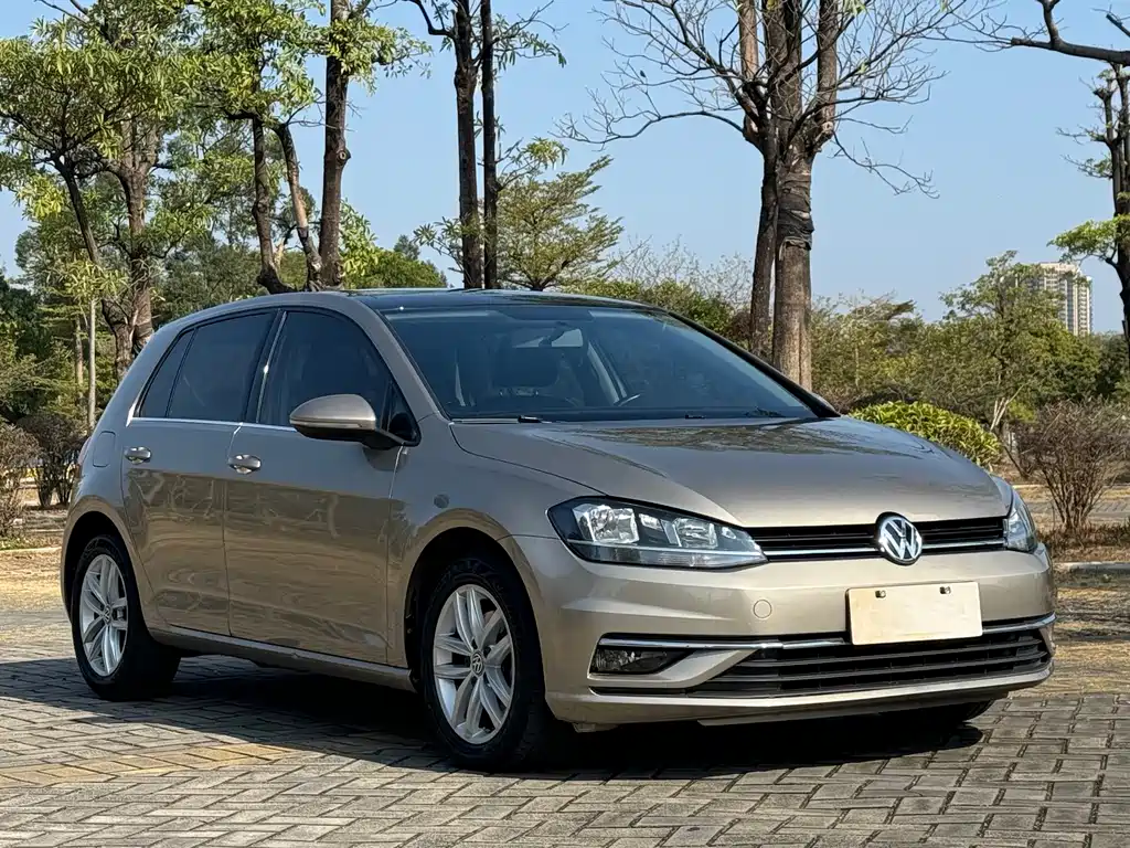 VOLKSWAGEN GOLF