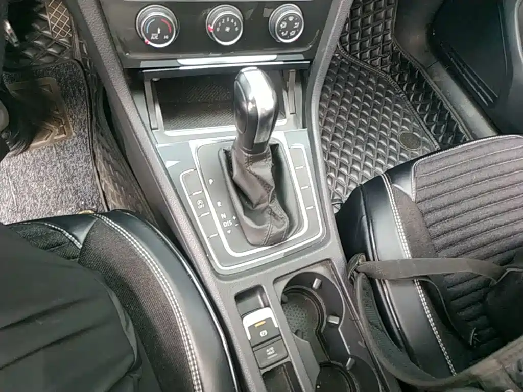Volkswagen Golf — миниатюра 14