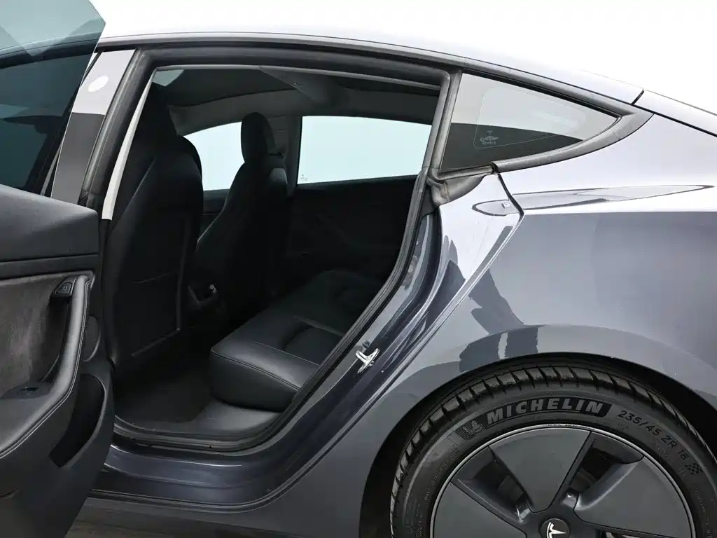 Tesla Model 3 — миниатюра 14