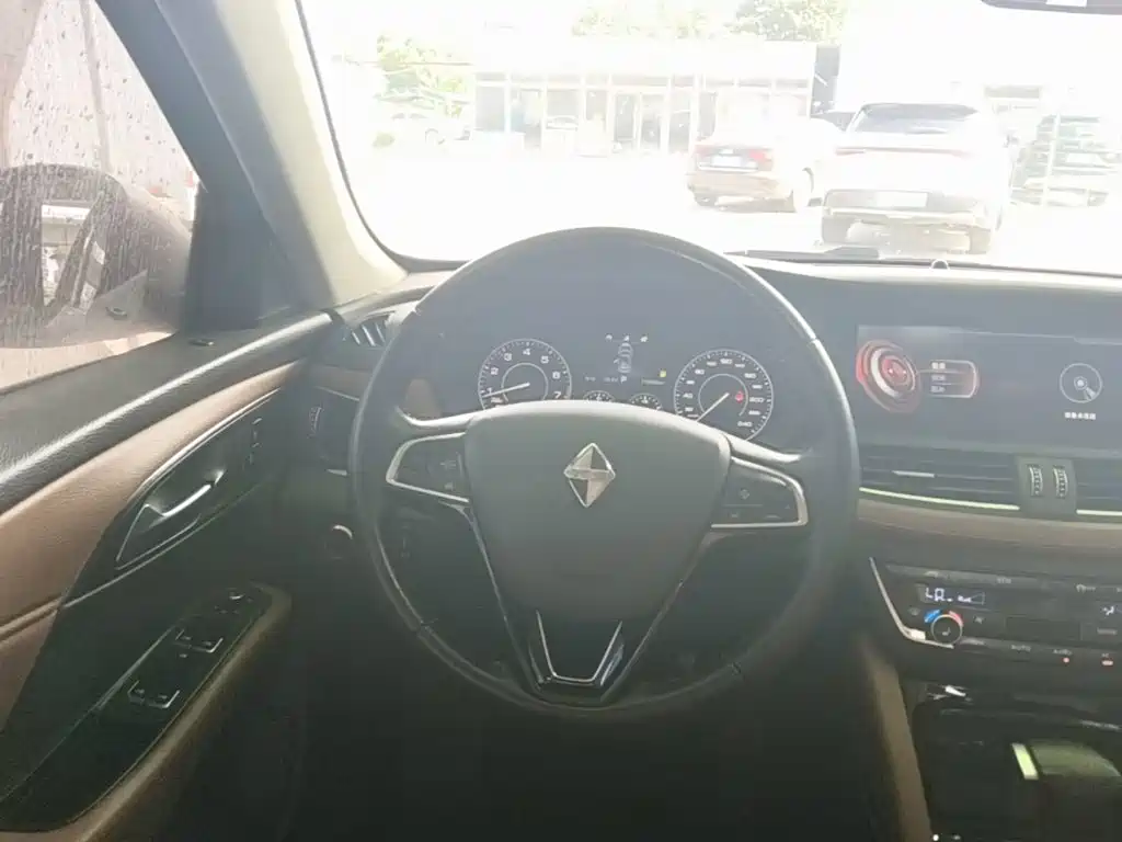 Borgward BX7 — миниатюра 15