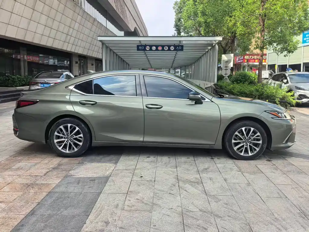 Lexus ES — миниатюра 4