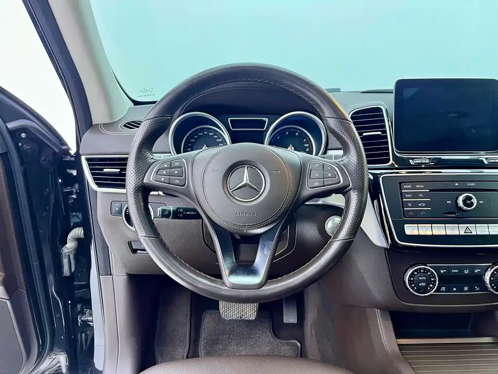 Mercedes-Benz GLS — миниатюра 12