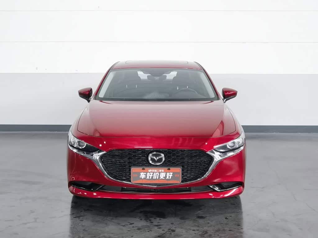 Mazda Mazda3 Axela 2.0 л 2021 г. красный/фиолетовый, пробег 42500 км