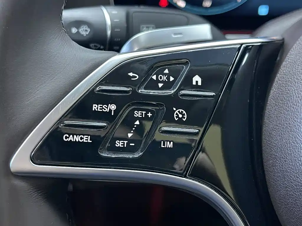 Mercedes-Benz E-Class — миниатюра 7