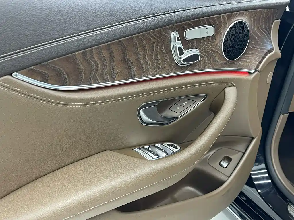 Mercedes-Benz E-Class — миниатюра 12