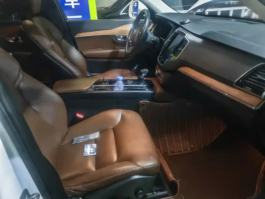 Volvo XC90 — миниатюра 6