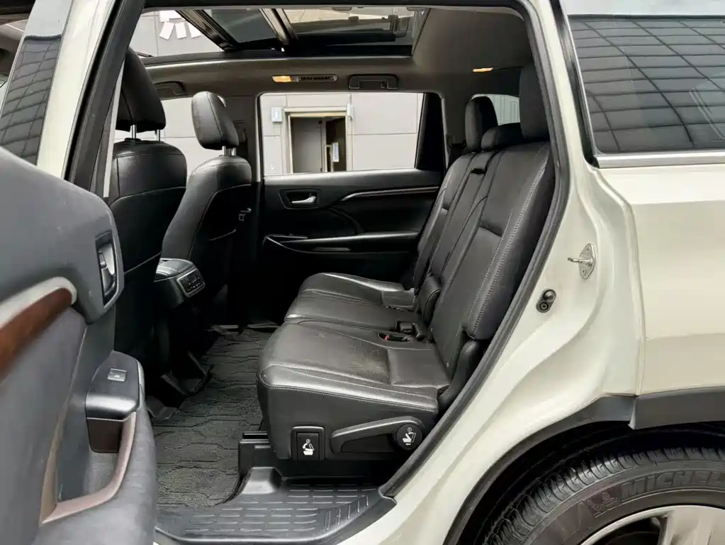 Toyota Highlander 2015 2.0T 7 мест