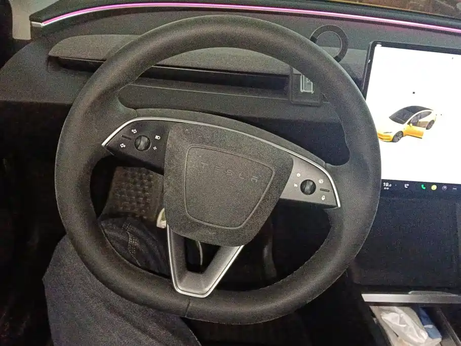 Tesla Model 3 — миниатюра 15