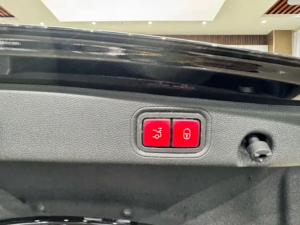 Mercedes-Benz E-Class — миниатюра 20