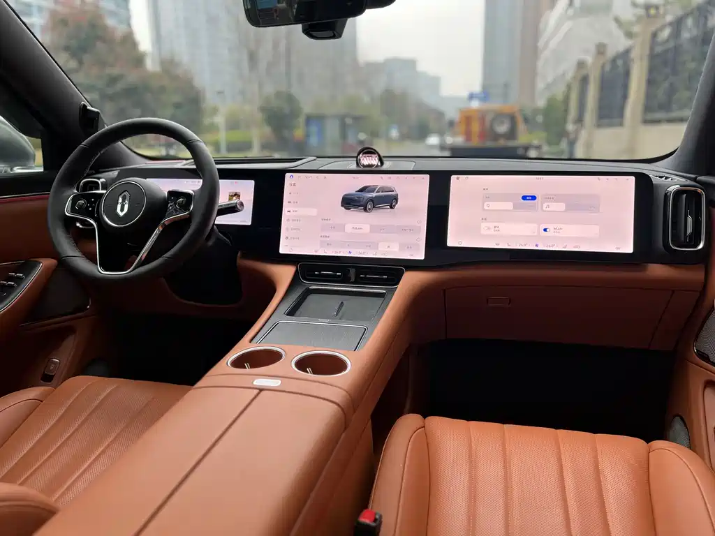 AITO ASK THE WORLD M8