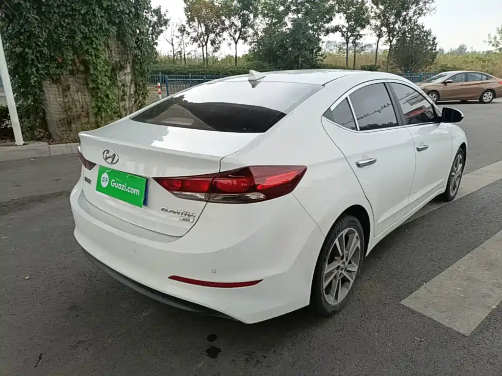 Hyundai Elantra — миниатюра 7