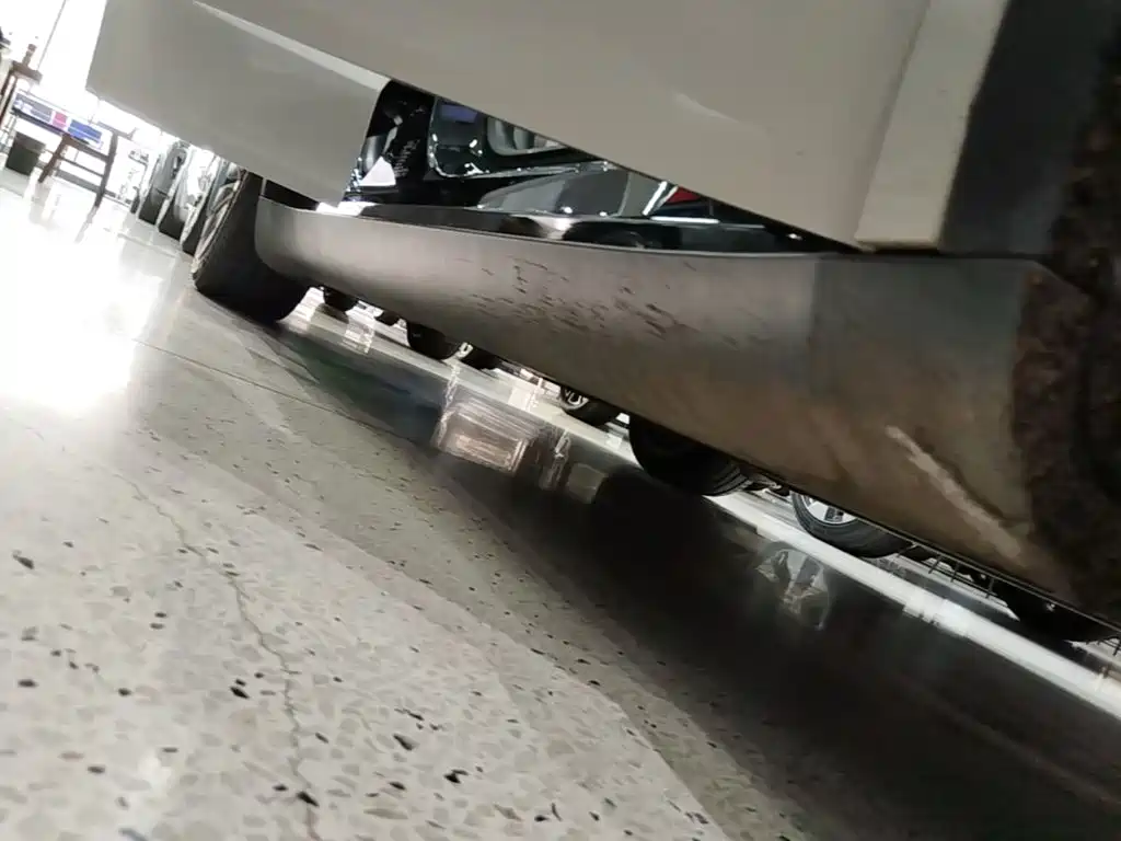 Tesla Model Y — миниатюра 21