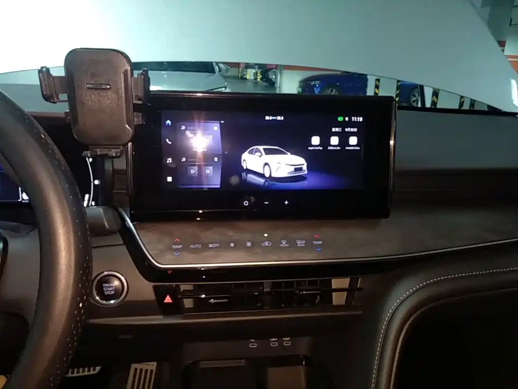 Toyota Camry — миниатюра 13