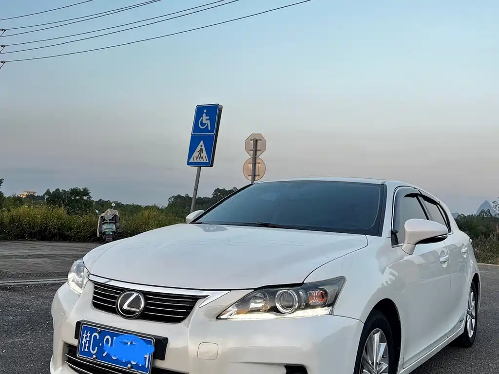 Lexus CT — миниатюра 2