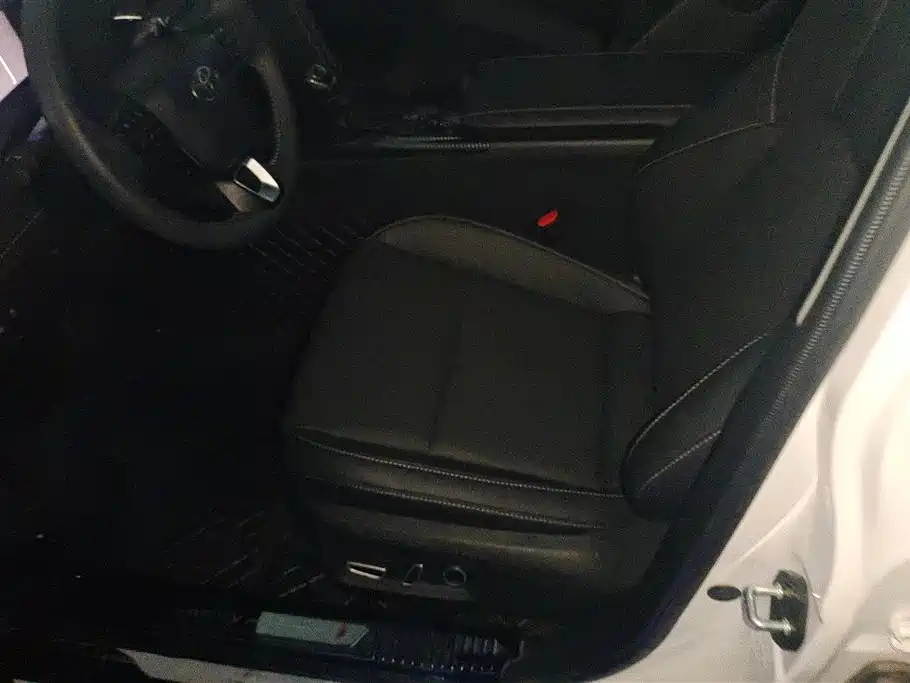 Toyota Camry 2024 2.0HE Elite