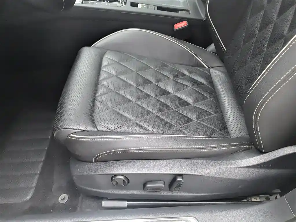 VOLKSWAGEN MAGOTAN GTE PLUG IN HYBRID