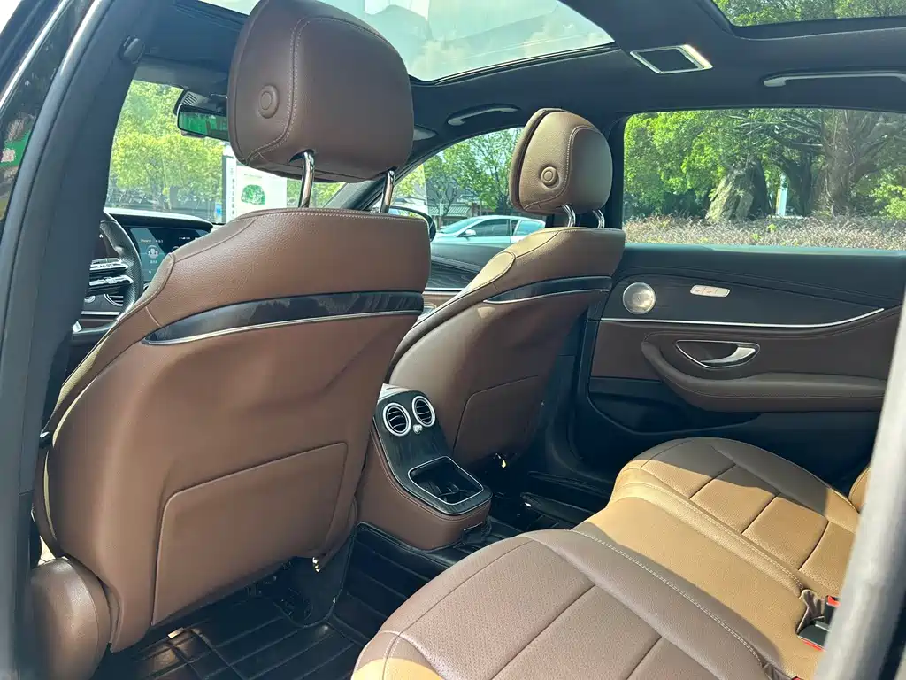 Mercedes-Benz E-Class — миниатюра 7