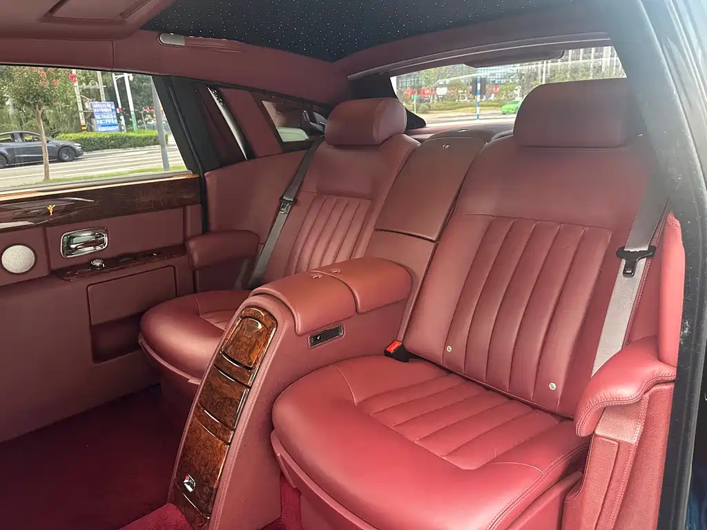 Rolls-Royce Phantom — миниатюра 5