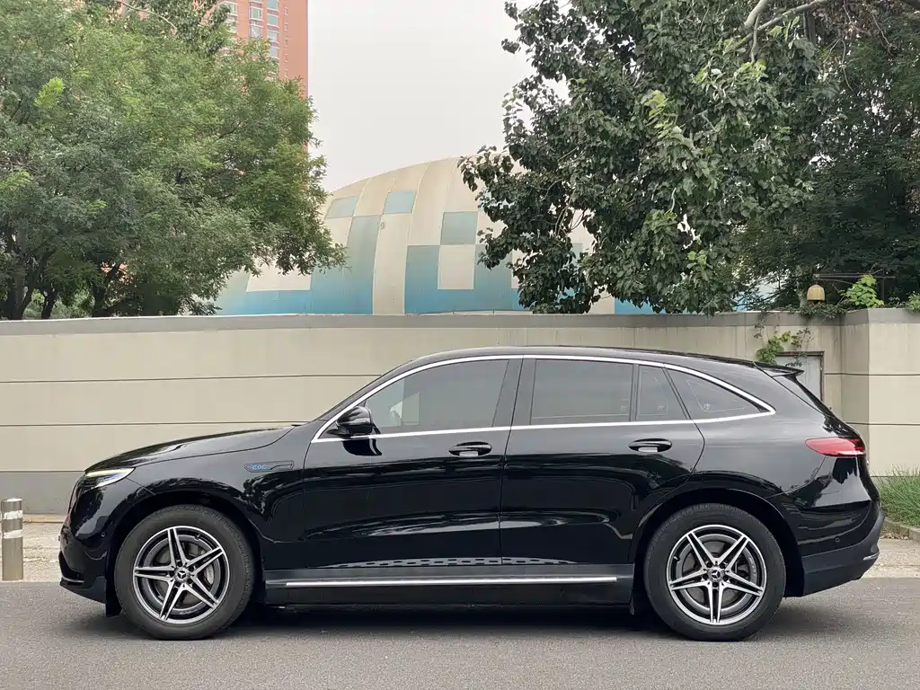 Mercedes-Benz EQC — миниатюра 2