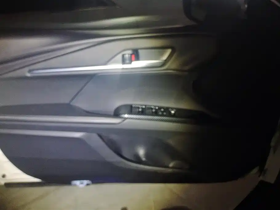 Toyota Camry 2024 2.0HE Elite