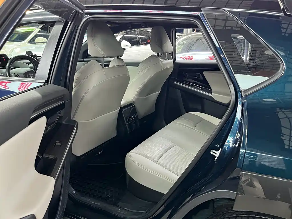 Toyota bZ4X — миниатюра 8