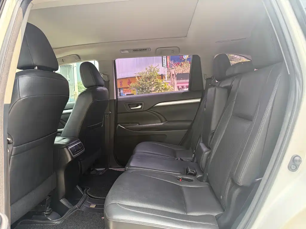 Toyota Highlander — миниатюра 10