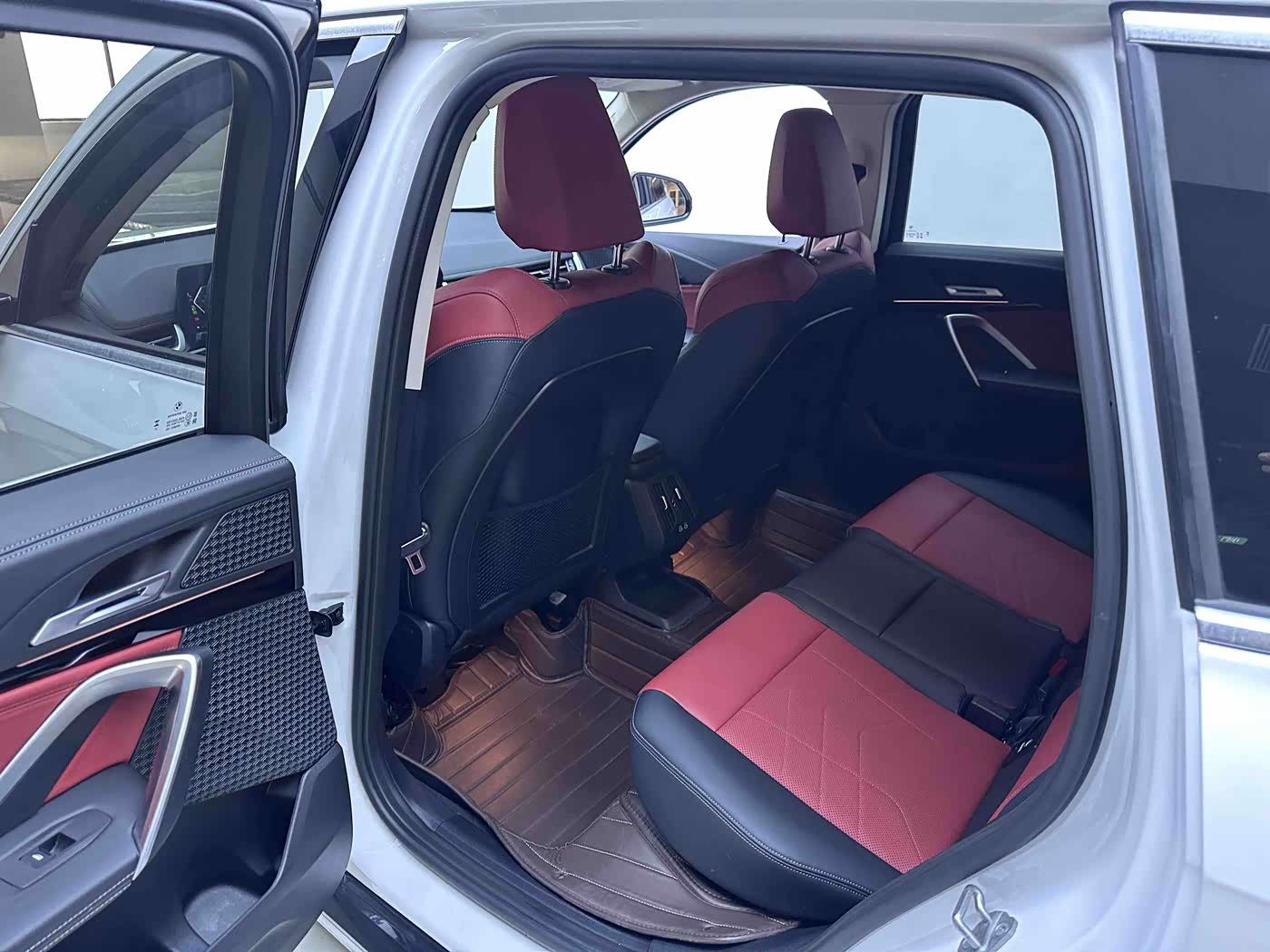 BMW X1 1.5 л 2023 г. Белый, пробег 28000 км
