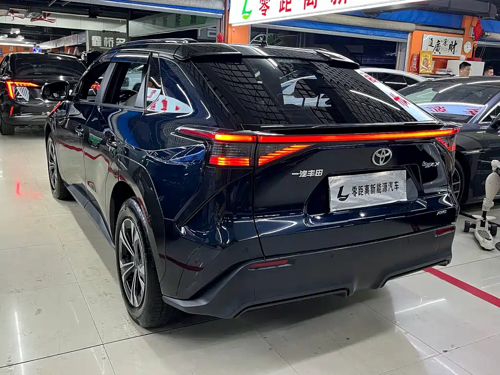 Toyota bZ4X — миниатюра 4