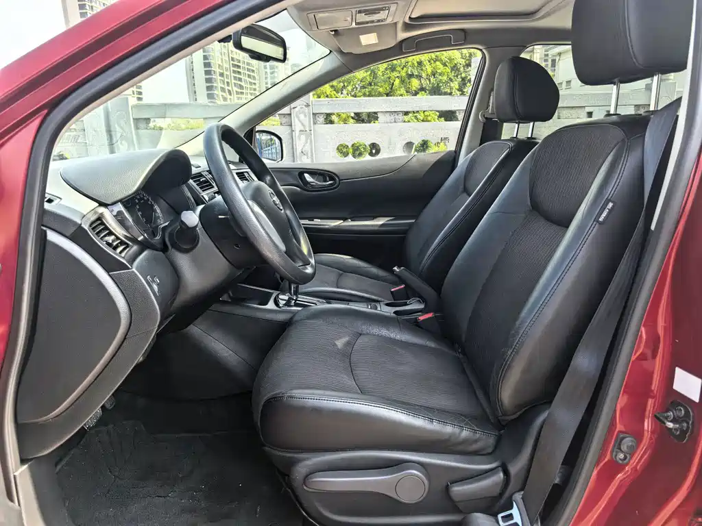 Nissan Tiida — миниатюра 8