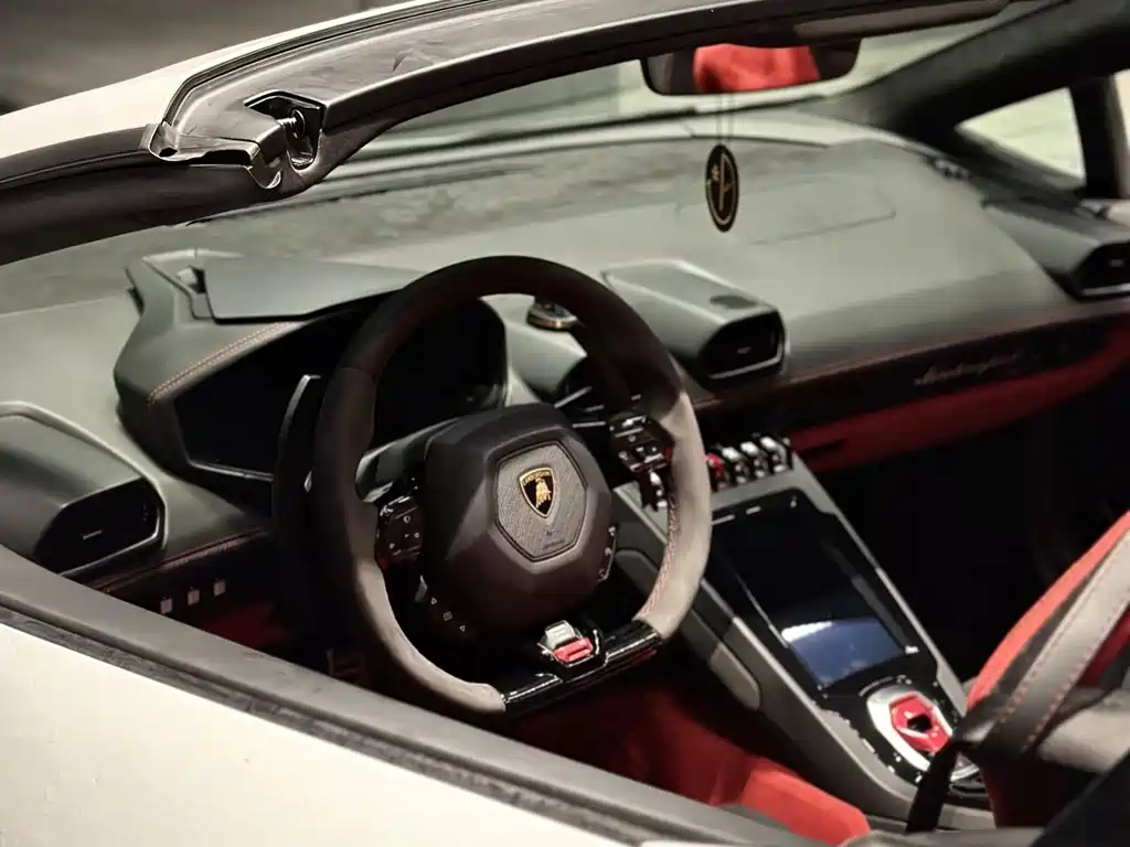 LAMBORGHINI HURACÁN