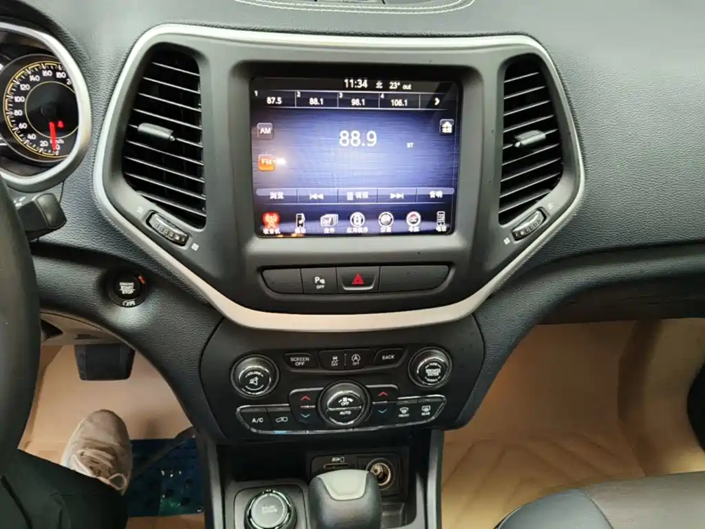 Jeep Cherokee — миниатюра 13