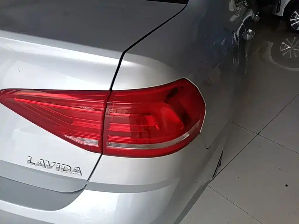 Volkswagen Lavida — миниатюра 8